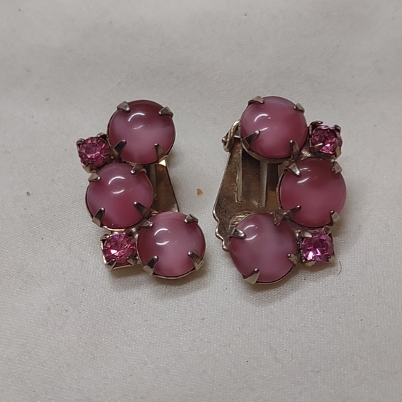 Vintage clip on earrings - Picture 5 of 9